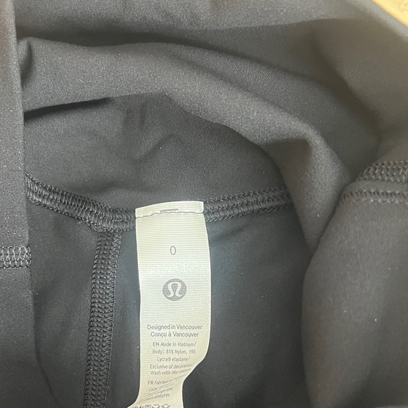 lululemon athletica Women's Black Bike Shorts Sz 0 - Picture 3 of 3